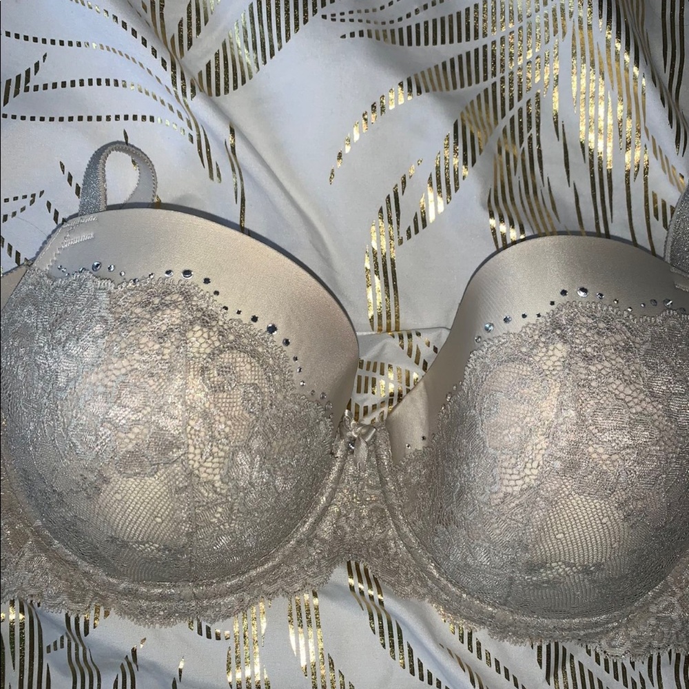 Like New Victoria’s Secret Crystal Bra Size 36DD